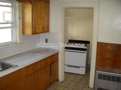 Brookline Nice 5 Beds 1 Bath on Washington St  Washington Square - $3,900