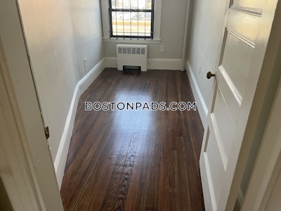 Brookline 2 Bed 1 Bath BROOKLINE  Chestnut Hill - $4,595