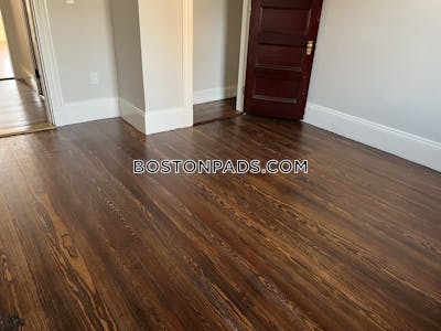 Brookline 3 Bed 1 Bath BROOKLINE  Beaconsfield - $4,595