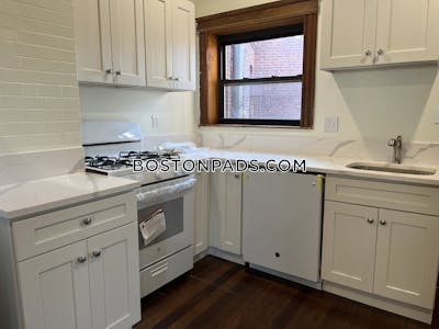 Brookline 3 Beds 1 Bath  Beaconsfield - $4,595