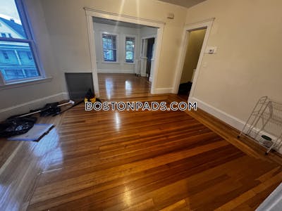Somerville 3 Bed 1 Bath SOMERVILLE- WEST SOMERVILLE/ TEELE SQUARE $3,600 West Somerville/ Teele Square - $4,225 No Fee