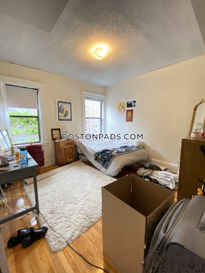 Brookline 4 Bed, 2 Bath Unit  Boston University - $4,800 No Fee
