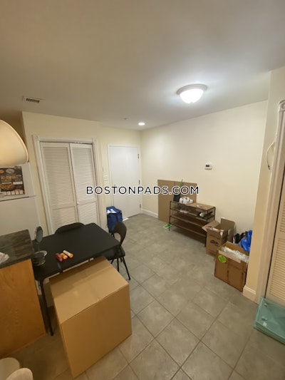 Back Bay 2 Bed, 1 Bath Unit Boston - $3,600