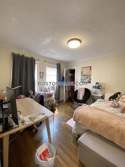 Medford 3 Beds 1 Bath  Tufts - $4,200