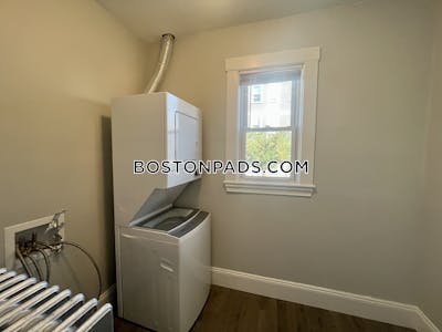 Dorchester Renovated 3 bed 1 bath available 9/1 on Callender St in Dorchester! Boston - $2,995 No Fee