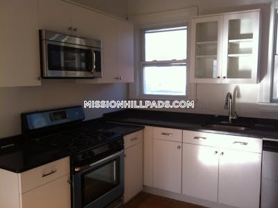 Roxbury Nice 3 bed 1 bath on Weld Ave in Roxbury Boston - $2,900