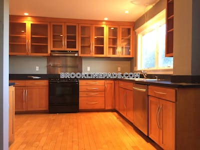 Brookline 2 Bed 1 Bath BROOKLINE- WASHINGTON SQUARE $4,000  Washington Square - $3,400