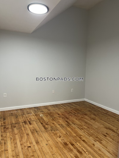 Fall River 2 bedroom 1 baths in FALL RIVER - $1,650 No Fee