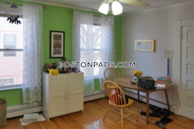 Waltham Spacious 2 Bedroom Unit Close Waltham Center!  - $2,525