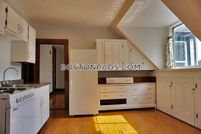 Waltham Apartment for rent 3 Bedrooms 1 Bath - $2,925